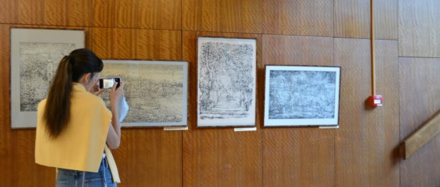 Выставка графики Владимира Неустроева открылась в РНЦК в Праге