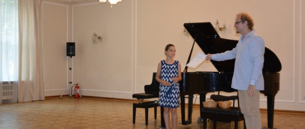 В Хрустальном зале Русского Дома в Праге прошел концерт Gradus ad Parnassum