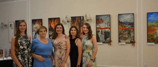 Открытие выставки «Счастье жить» российской художницы Людмилы Харламовой.