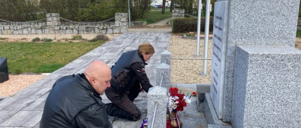 Чешский мотоклуб «Ночные Валькирии Номад»  возложил цветы к памятникам советских воинов