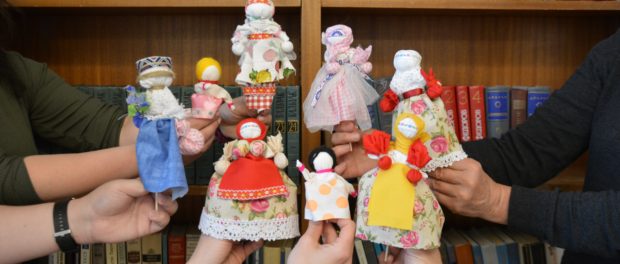 V Ruském domě v Praze se konal master-class výroby panenky-motanky