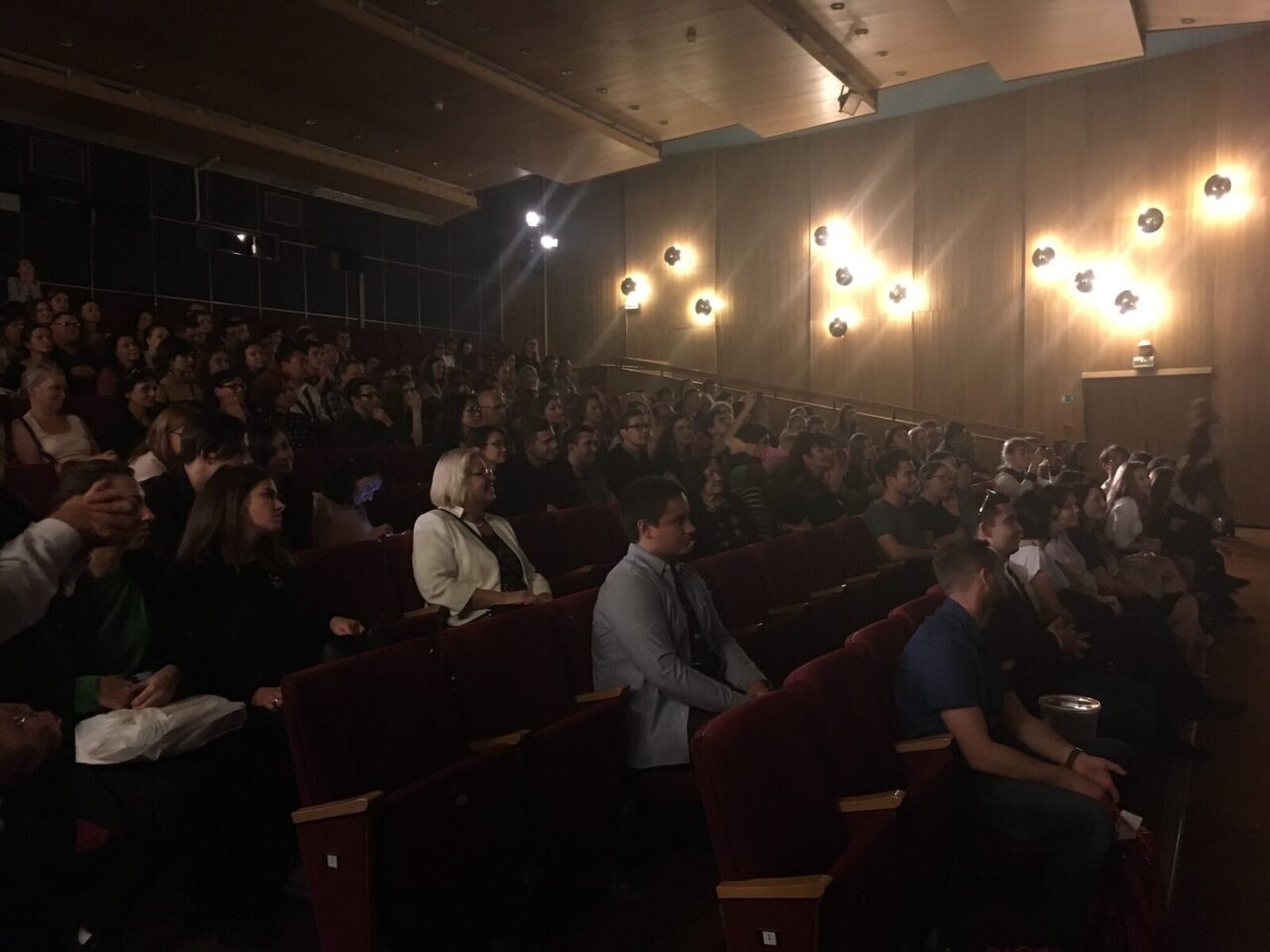 Новый спектакль «Агнец Божий» представил в РЦНК в Праге молодёжный театр «T — Art»