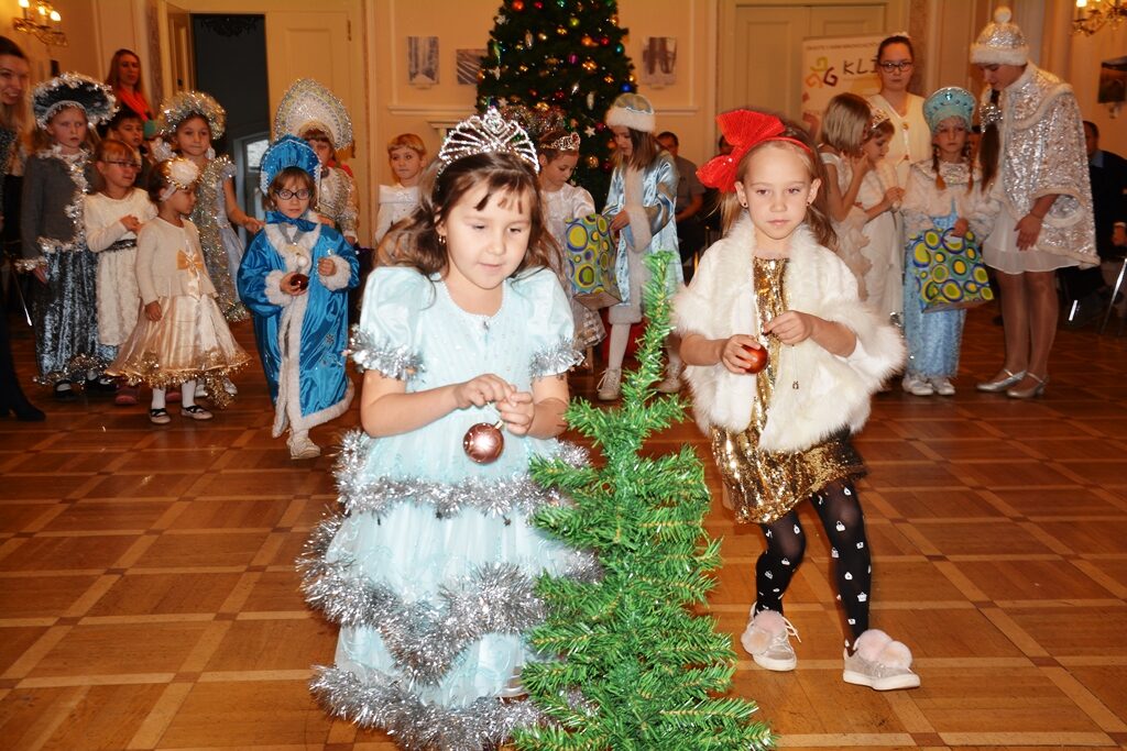 Международная Елка и Первый конкурс-фестиваль Снегурочек прошли в РЦНК в Праге