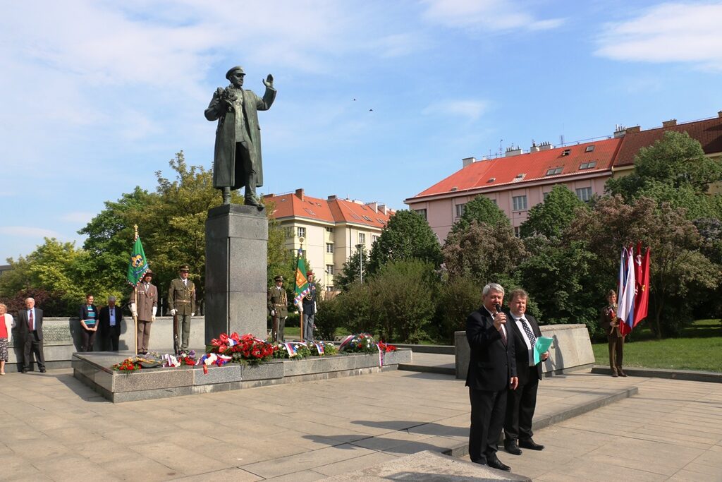 Před blížícím se Dnem vítězství Pražané uctili památku osvoboditele Prahy