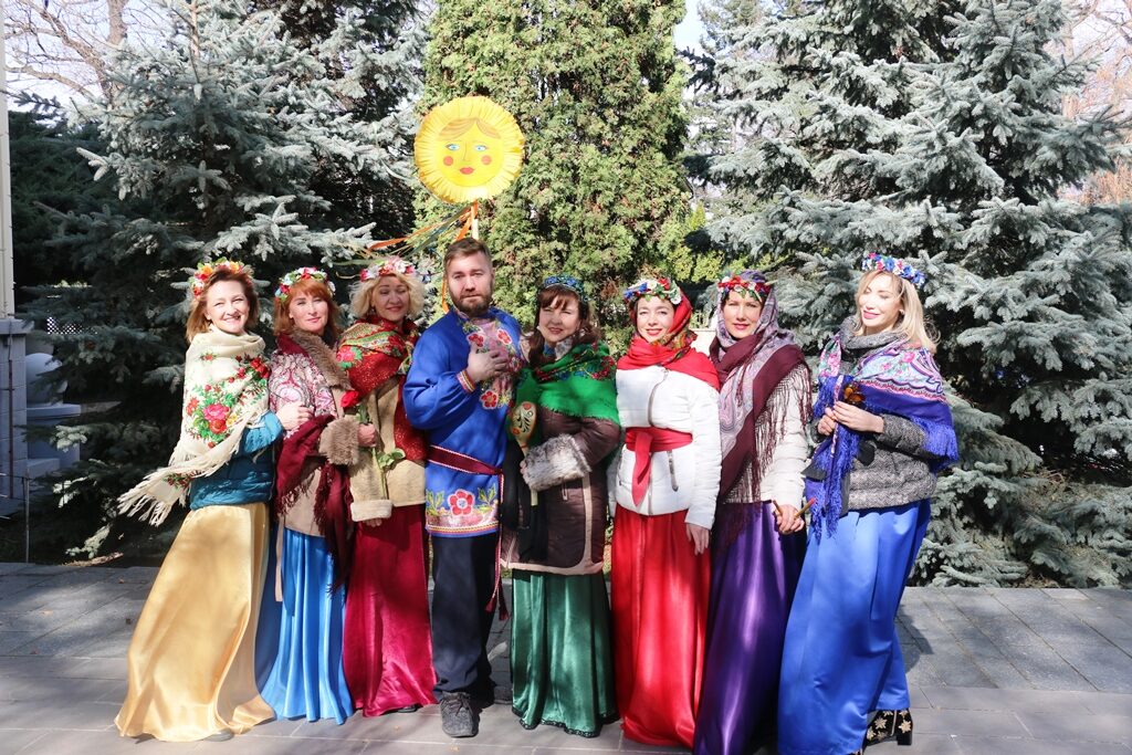 Более 1000 человек отметили Широкую Масленицу в Праге