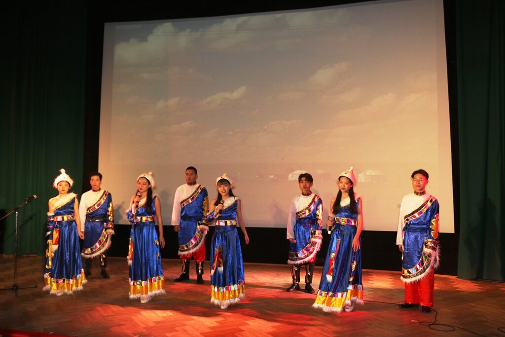 Mezinárodní mládežnický folklorní koncert v RSVK v Praze