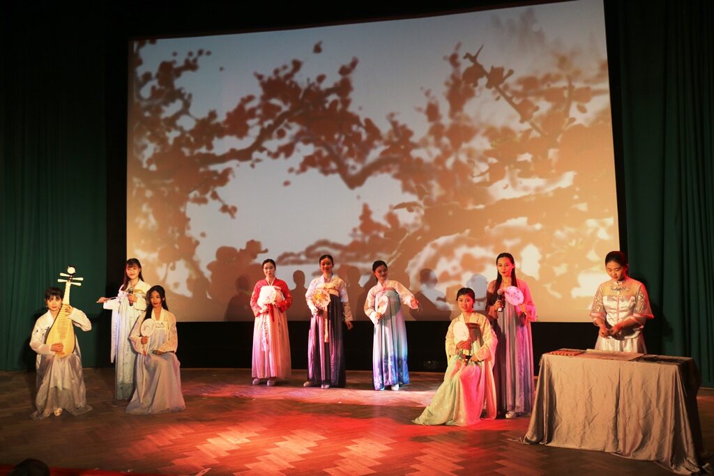 Mezinárodní mládežnický folklorní koncert v RSVK v Praze