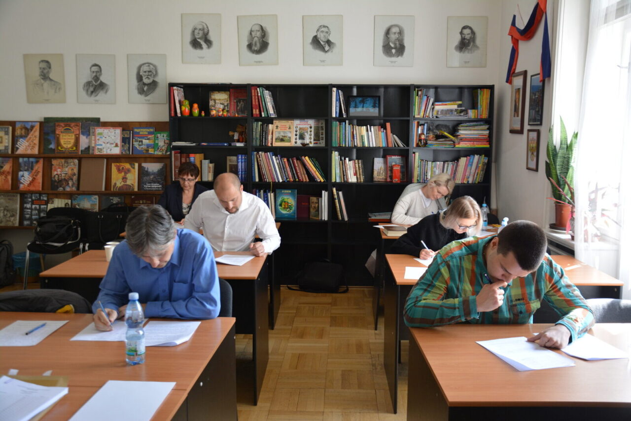 Экзамены по русскому языку как иностранному прошли в РЦНК в Праге