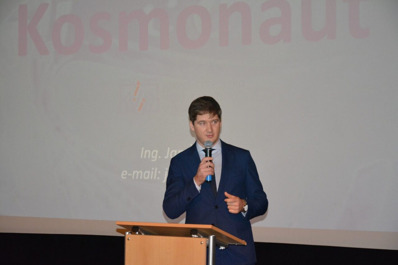 Přednáška o vystoupení do volného prostoru kosmonauta Alexeje Leonova  se konala v RSVK v Praze