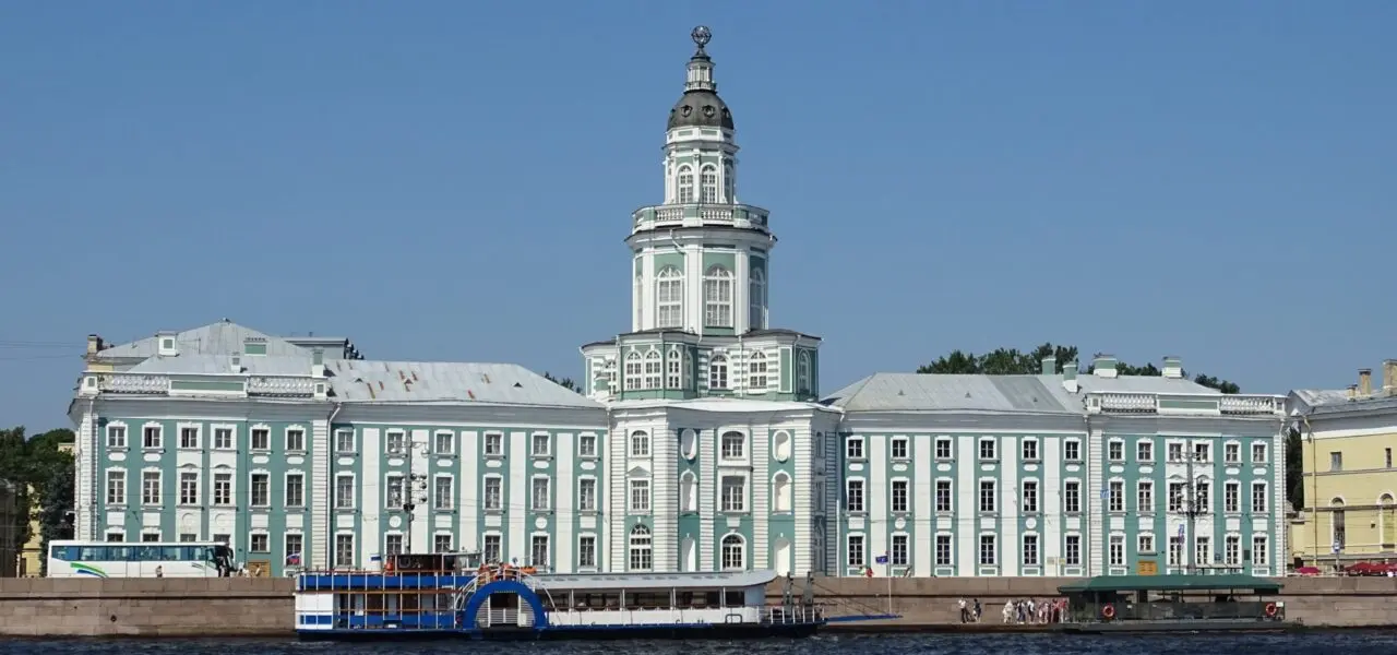 Кунсткамера – первый музей, открытый по указу Петра I