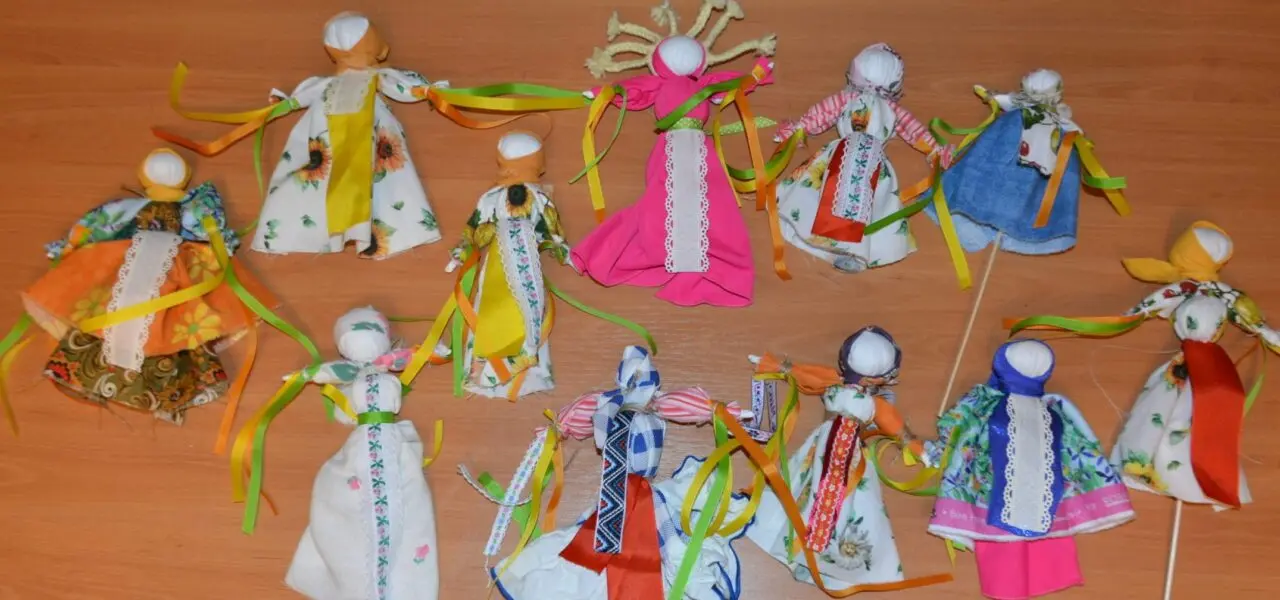 Mistrovský kurz výroby tradiční domácí rituální panenky Maslenicy