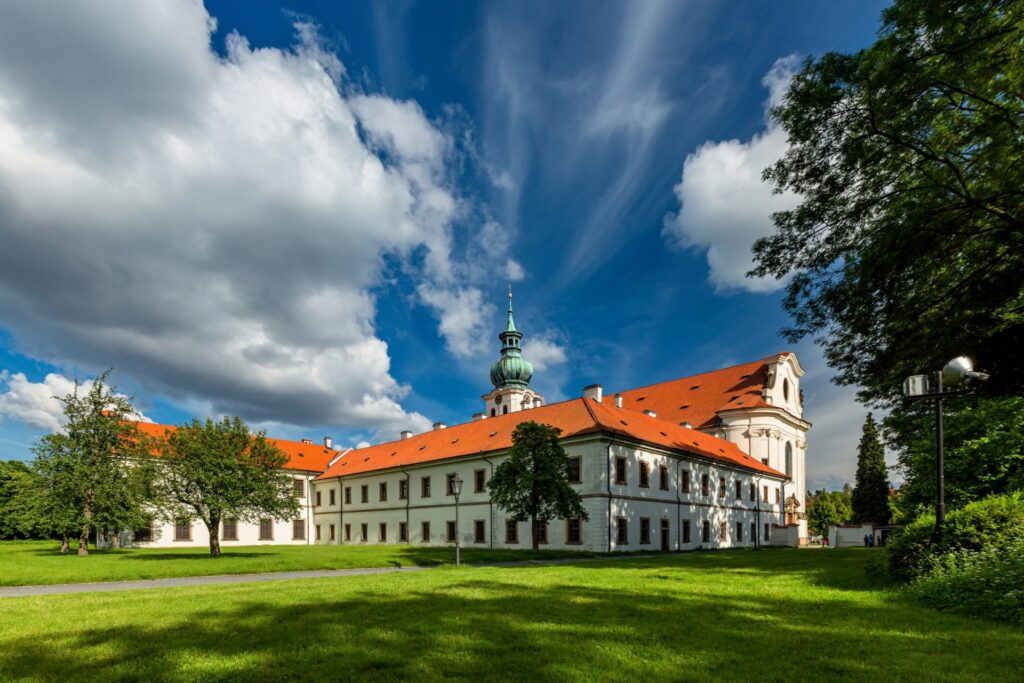 dreamstime_xxl_187440075