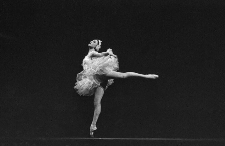 Онлайн-показ документального фильма «Галина Уланова. Земная жизнь богини»