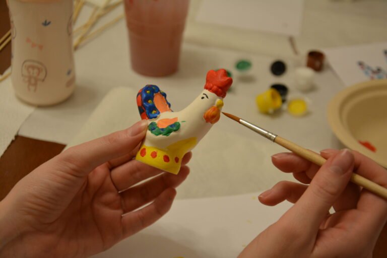 В Русском доме в Праге состоялся мастер-класс по дымковской игрушке