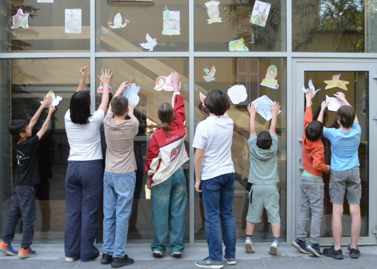 В Праге состоялась всероссийская акция «Окна Победы»