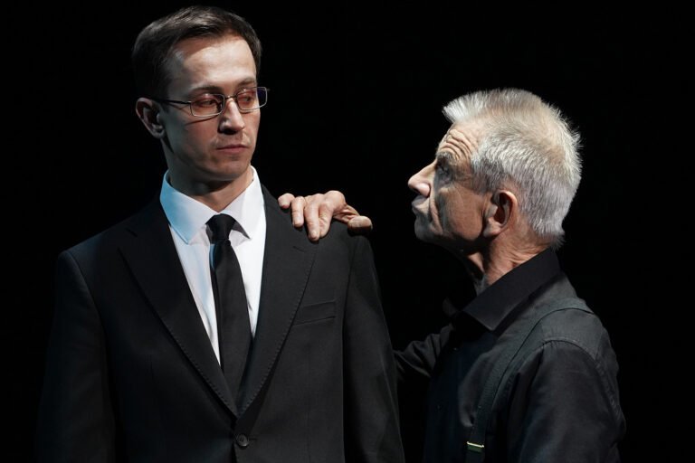 Online promítání představení „Mudrcové« z projektu „Divadelní léto»