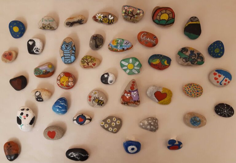 V Ruském domě v Praze se konal master class malování na kameny