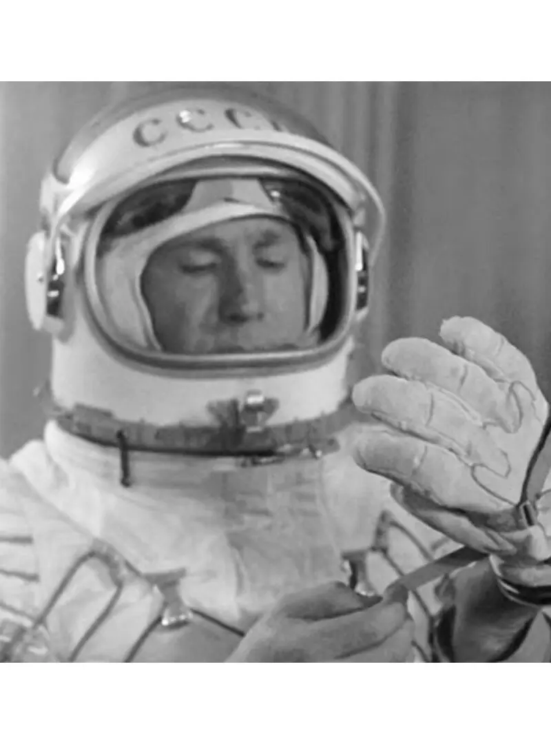 Алексей Леонов в скафандре, 1965