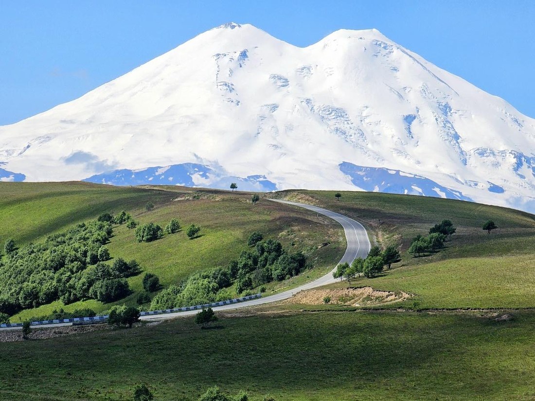 Elbrus — nejvyšší vrchol Evropy, 5642 m