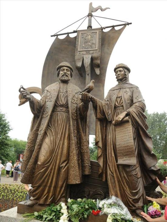 Памятник Петру и Февронии в Самаре