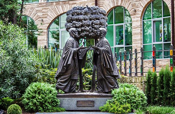 Памятник Петру и Февронии в Сочи