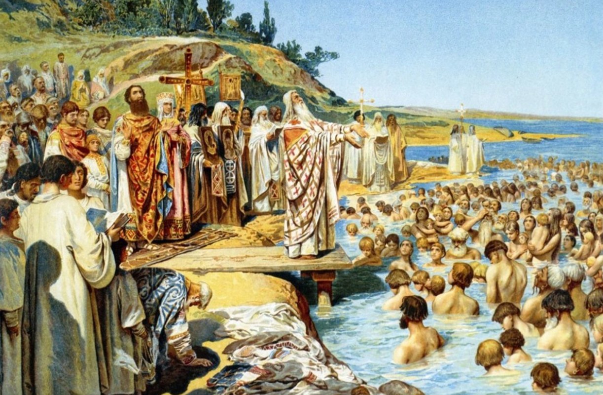 Крещение киевлян в водах Днепра: духовенство и князь на берегу, народ входит в реку