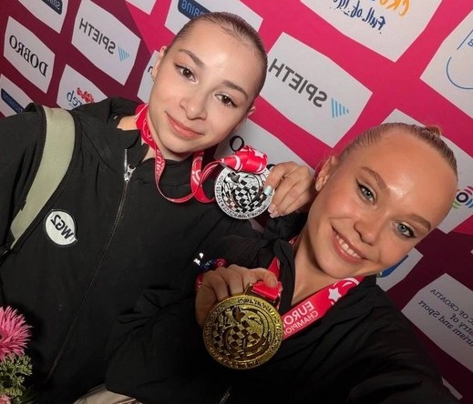 Анна Калмыкова и Ангелина Мельникова с медалями чемпионата Европы — 2026