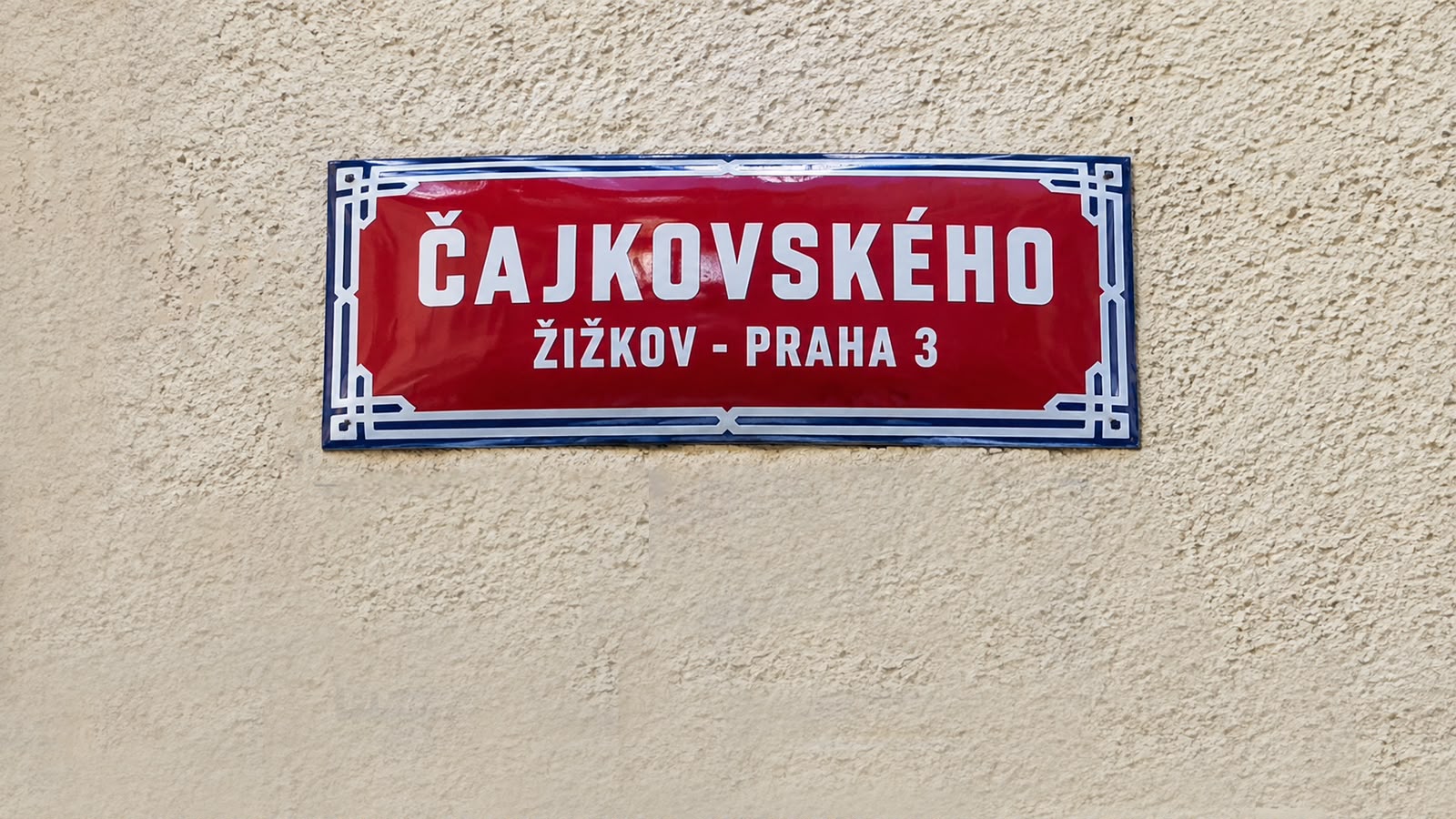 Табличка улицы Чайковского (Čajkovského), Жижков, Прага 3