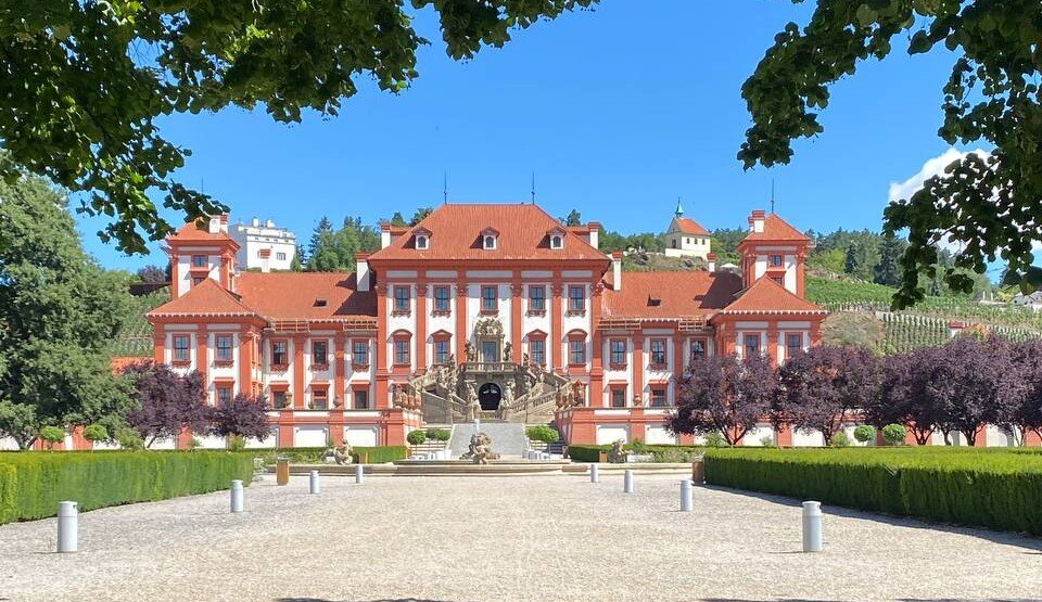 Trojský zámek — pohled z parteru zahrady