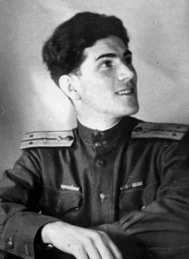 Григорий Чухрай, отец режиссёра, в военной форме, 1945 год