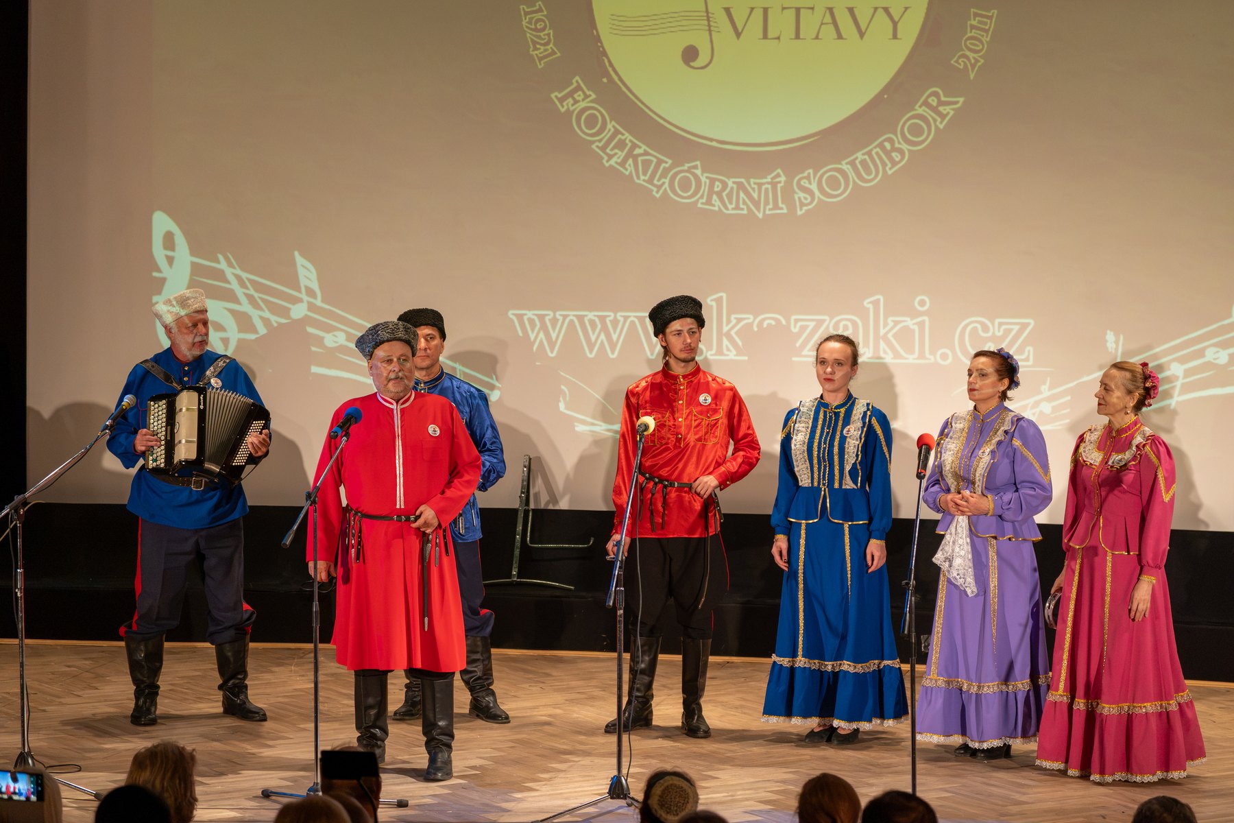 Фольклорный ансамбль «Казаки Влтавы» на сцене гала-концерта фестиваля «Покрова на Влтаве», Русский Дом в Праге, 10 октября 2026