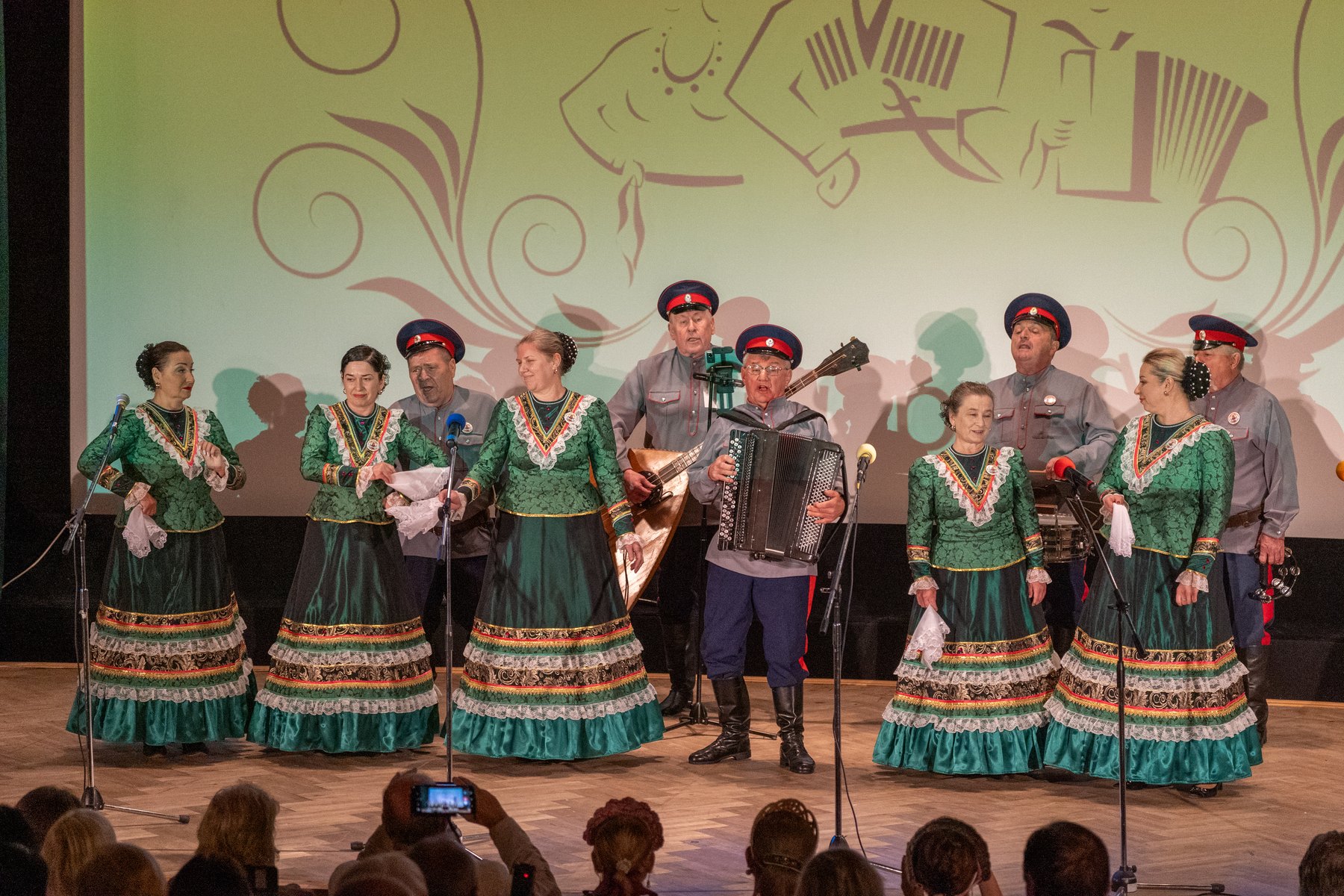 Фольклорный ансамбль «Казачий край» (Аугсбург, Германия) на сцене фестиваля «Покрова на Влтаве», 10 октября 2026